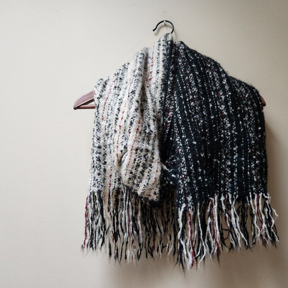 5/$25 Cozy oversized long knit scarf / beige and black / Madison 88